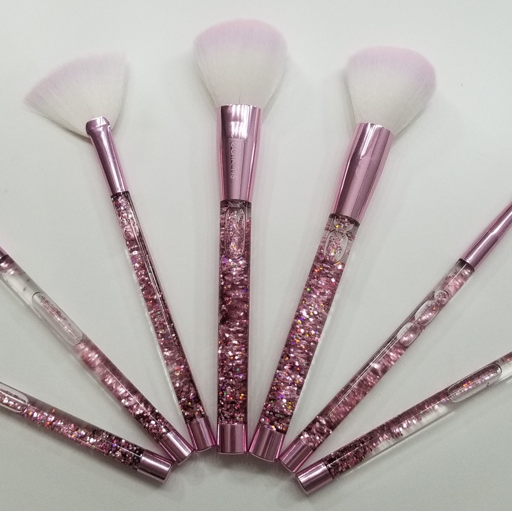 Liquid Glitter makeup brushes